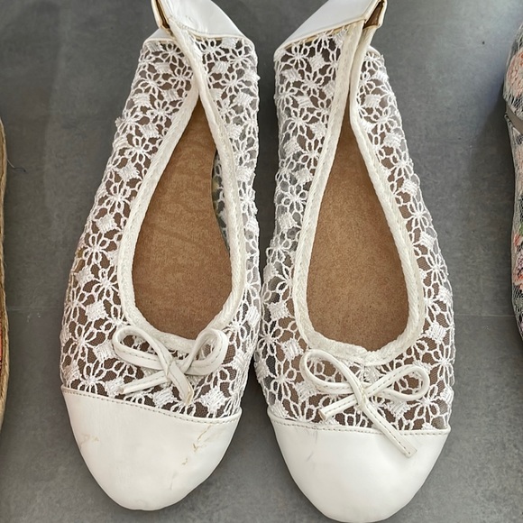 White lace flats - Picture 1 of 2